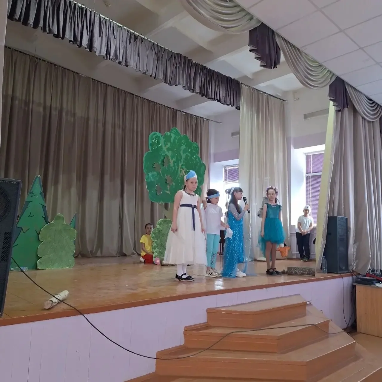 🌿🎭 Экология на сцене: 2А класс выступил с премьерой!  В рамках экологической недели сегодня в актово