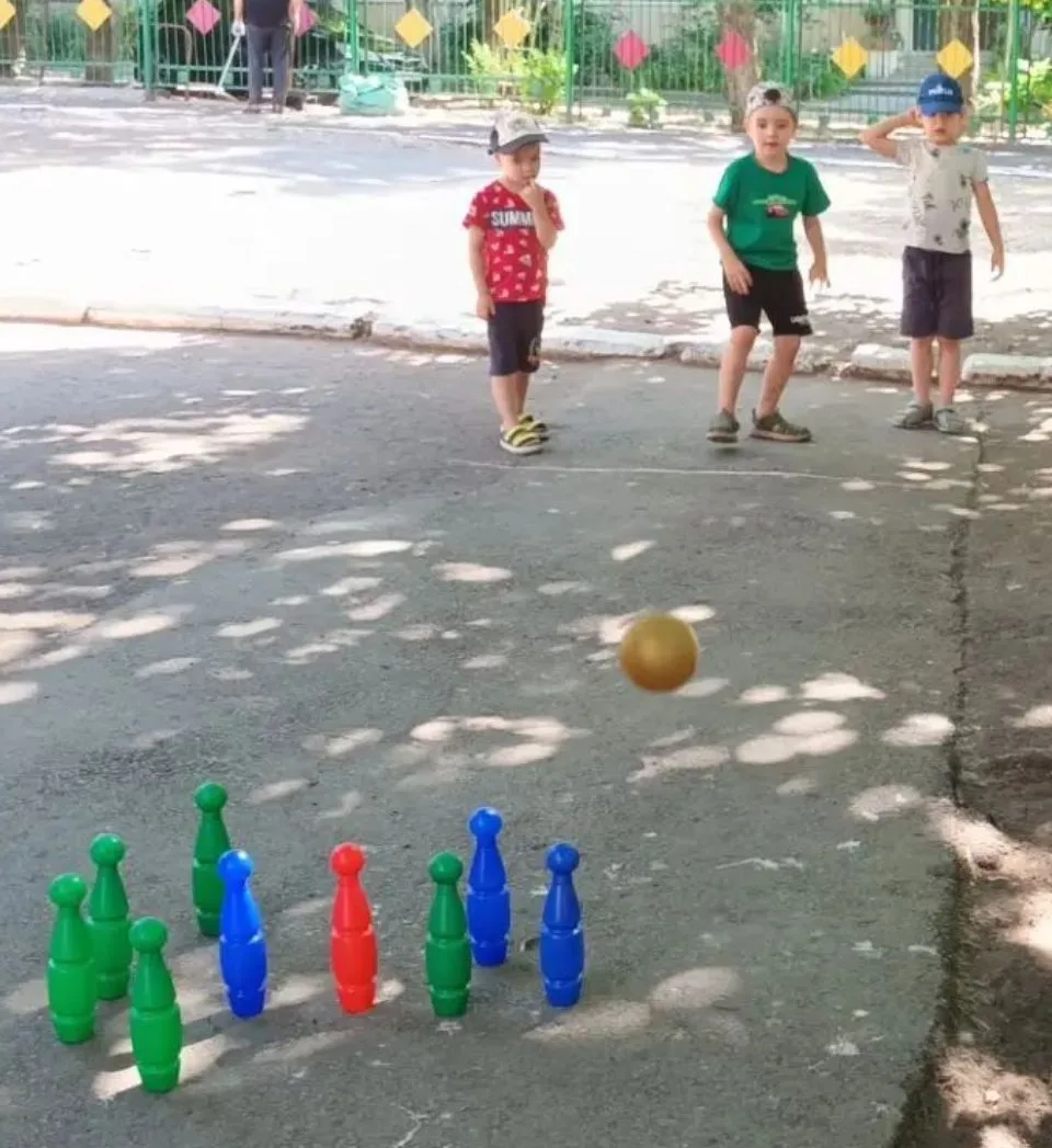 В детском саду неделя "Олимпийских игр" и наш фаворит сегодня-мяч!!!
"Хорошо играть с мячом
С ним на