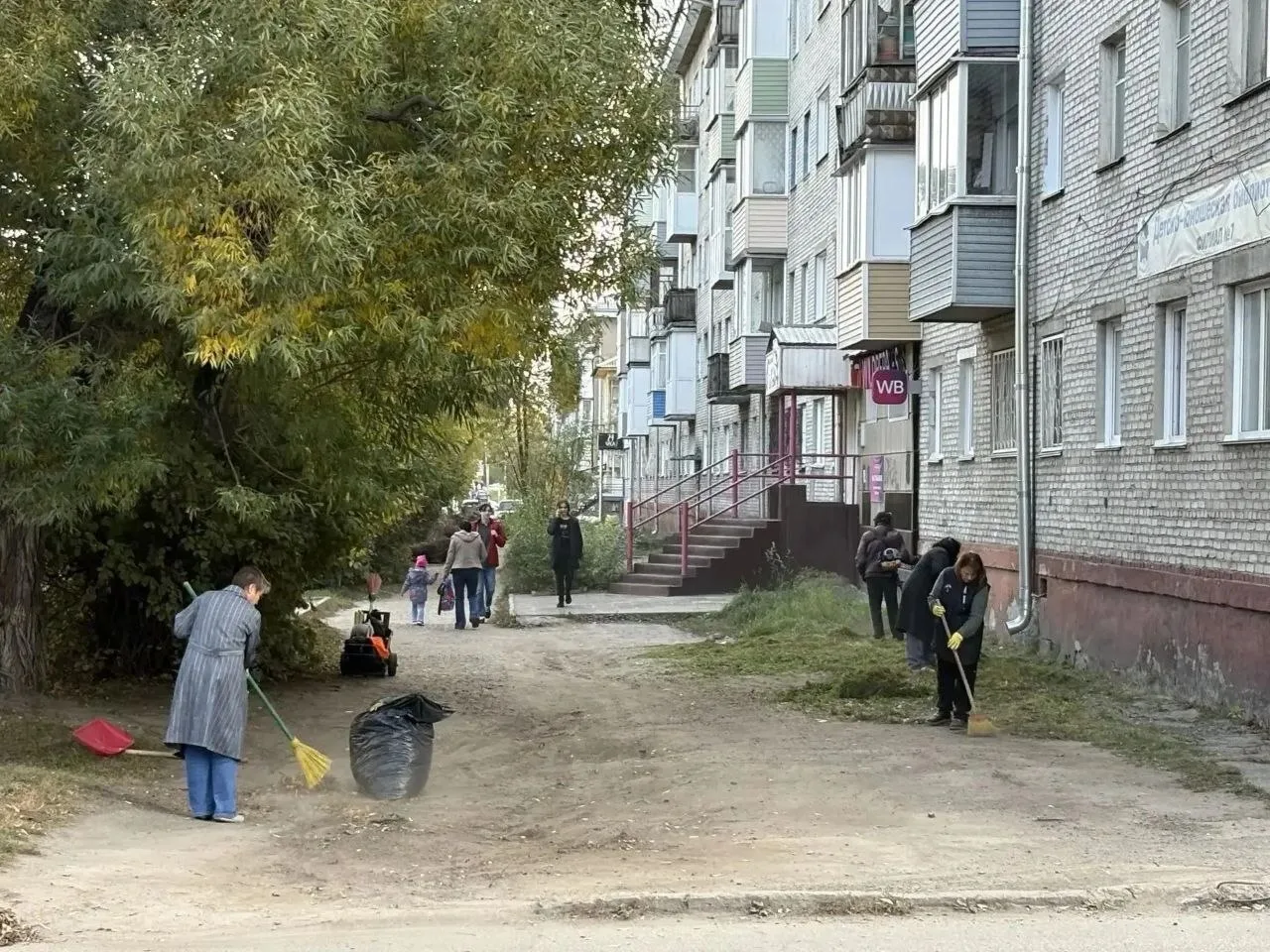 2 октября в нашем городе состоялся масштабный общегородской субботник. Центральными пло...