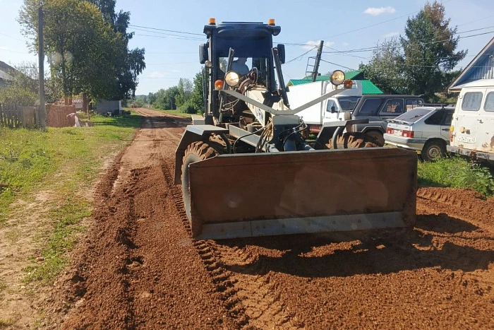 🚜 Богородский, Лебяжский, Унинский и Оричевский округа стали лидерами по объему ремонт...