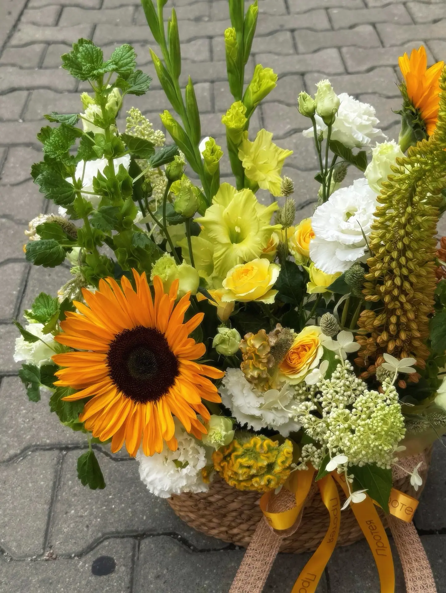 Сезонные цветочные композиции 💛