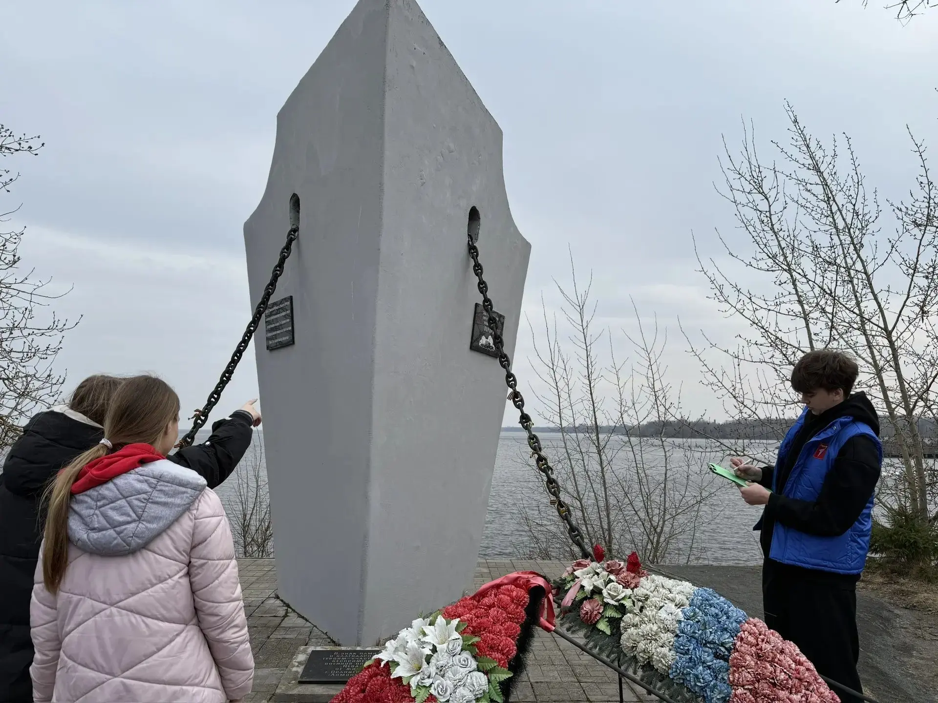 Друзья, делимся, как прошла наша мини-экскурсия к подшефному объекту — причалу на месте стоянки крей