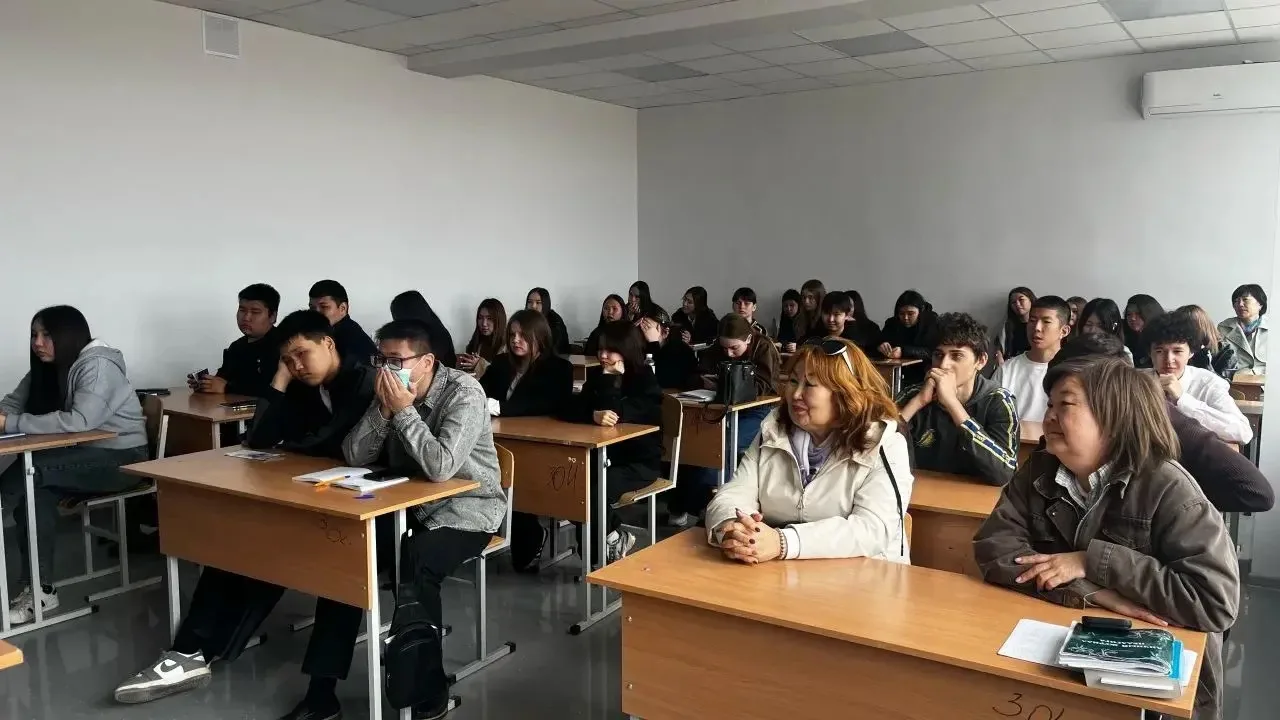 4 мая на базе Колледжа профессионального образования КалмГУ прошла профориентационная экскурсия для 