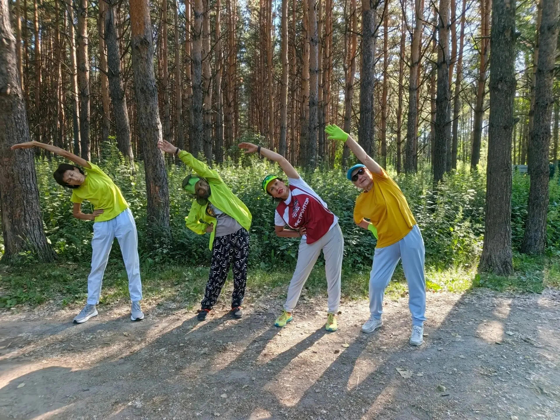 🧘 Инструкторы по спорту МАУ «Стадион» проводят зарядки в парках для всех желающих