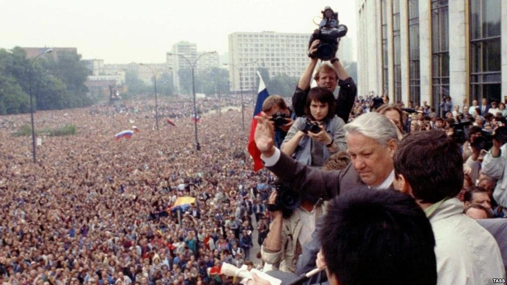 Сейчас годовщина Августовского путча (19–21 августа 1991 года) — попытки государственно...