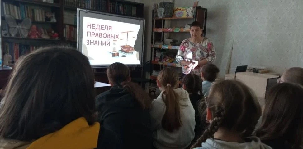 В рамках Недели правовых знаний сотрудники центральной и детской библиотек провели с уч...