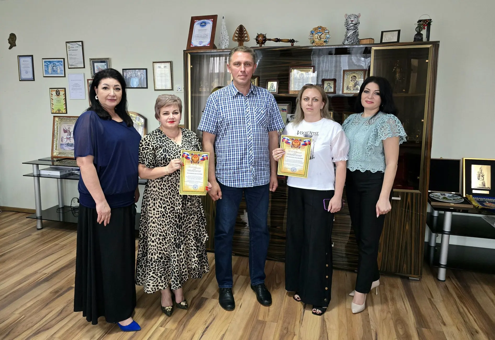 Благодарность социальным работникам Докучаевска