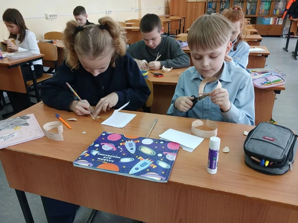 Иван Петрович Бушманов когда-то был учителем физкультуры нашей начальной школы. Сейчас ...