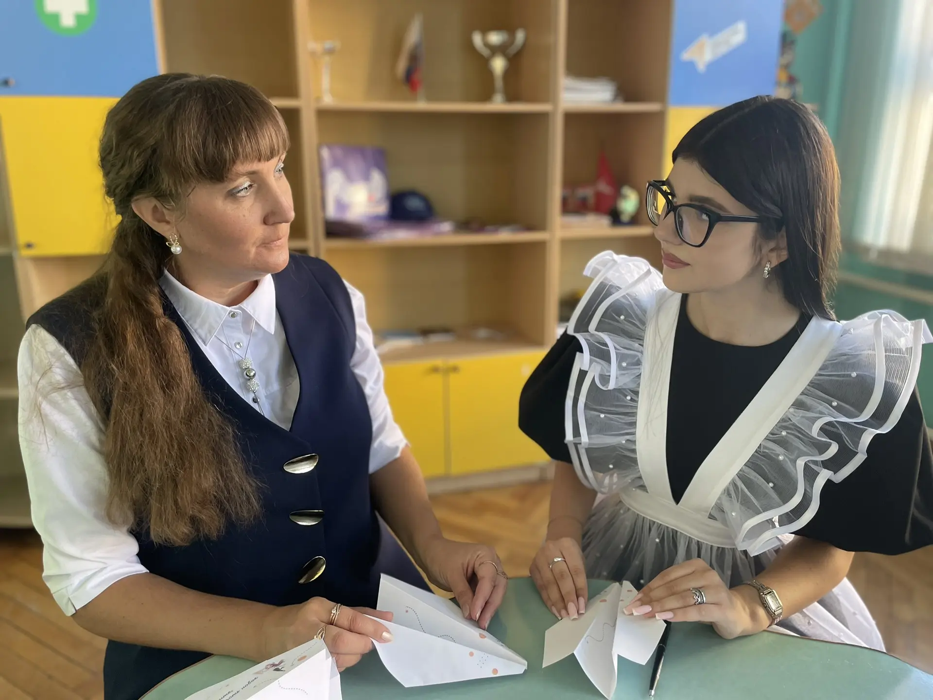 📌 Традиция, объединяющая поколения, продолжается! В День знаний наши одиннадцатиклассн...