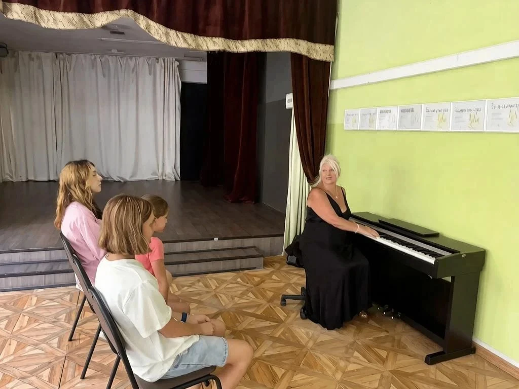 Лето — не повод делать паузу. Во Дворце творчества детей и молодежи продолжается интенс...