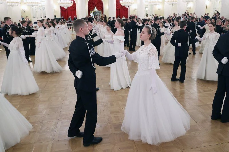 ✨ Красота и сила: в Доме союзов прошёл бал кадетов ФСО ✨ Во вторник в Колонном зале Дома союзов сост