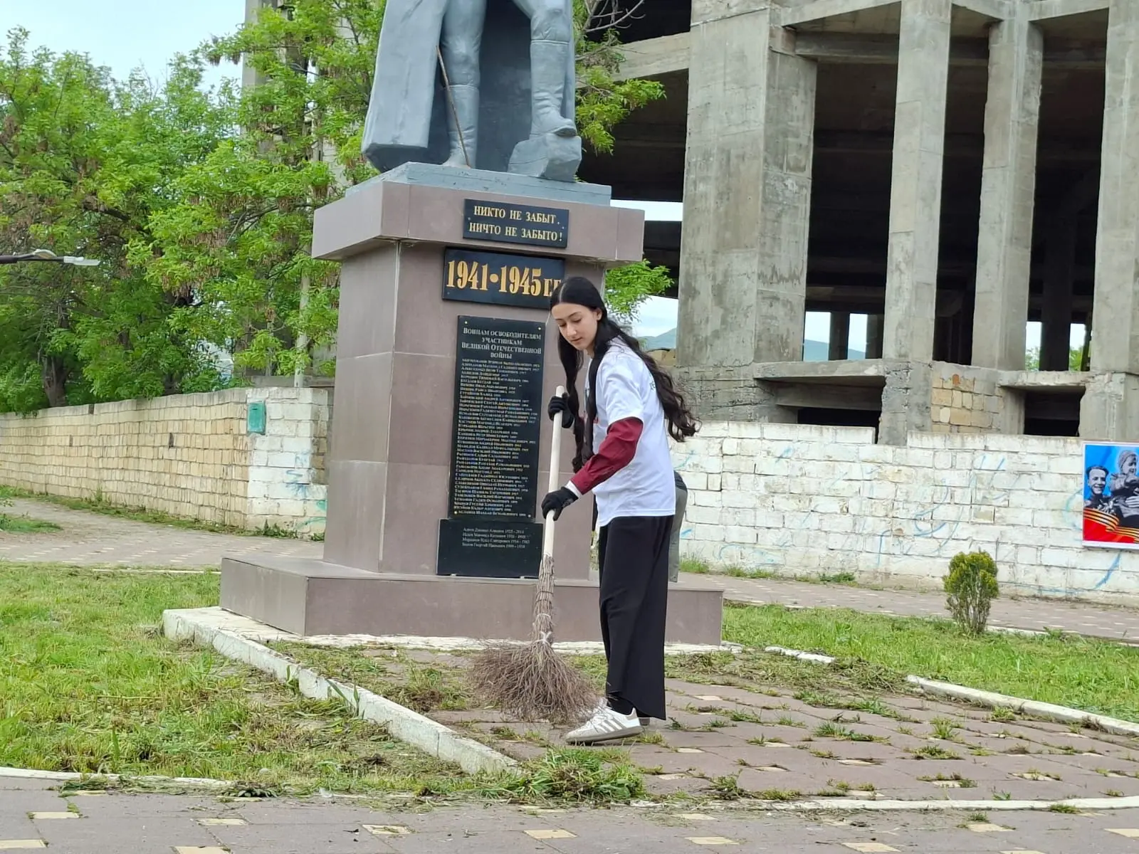 Субботник  в преддверии Дня Победы.