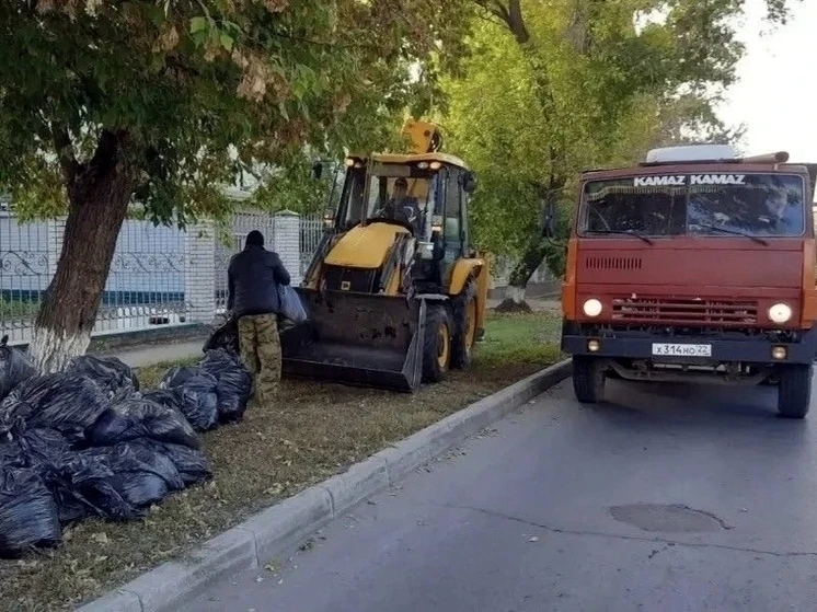 🧹 В Барнауле стартовал месячник осенней уборки