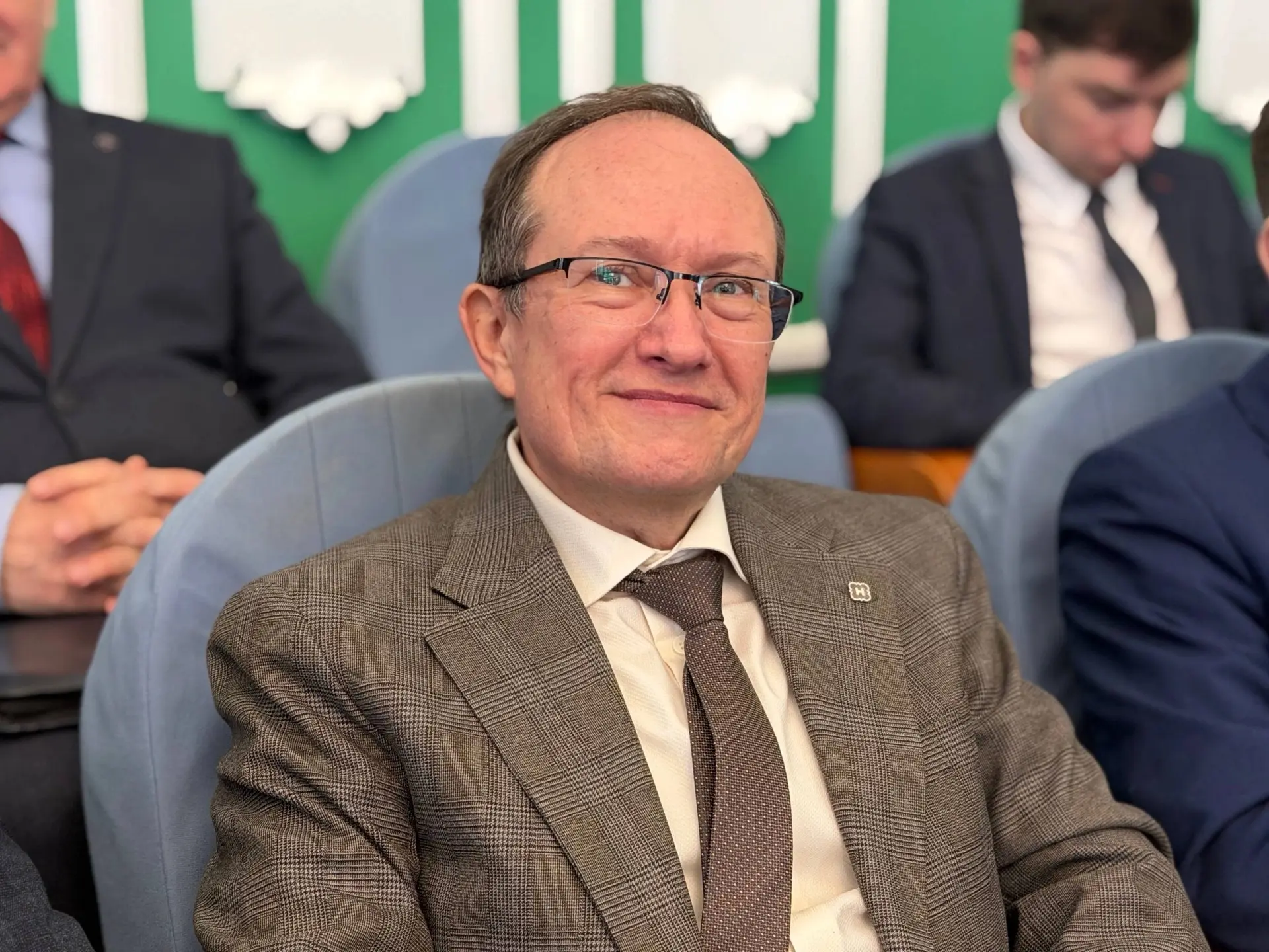 💐В этот прекрасный летний день мы поздравляем с днём рождения директора департамента А...