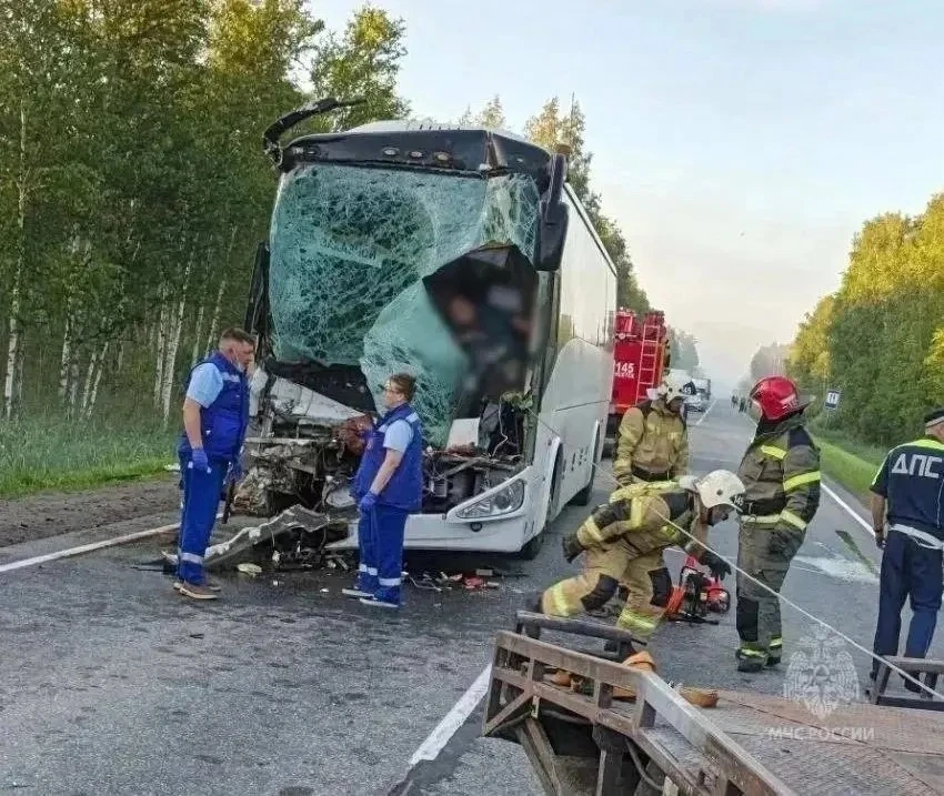 ❗️ Югорские вахтовики попали в ДТП в Тюменской области 

Автобус «Кинг Лонг», следовавший из Уфы в С