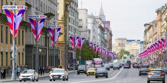 В честь Дня города в Москве установят более 3,5 тысячи флагов и декоративных конструкций.