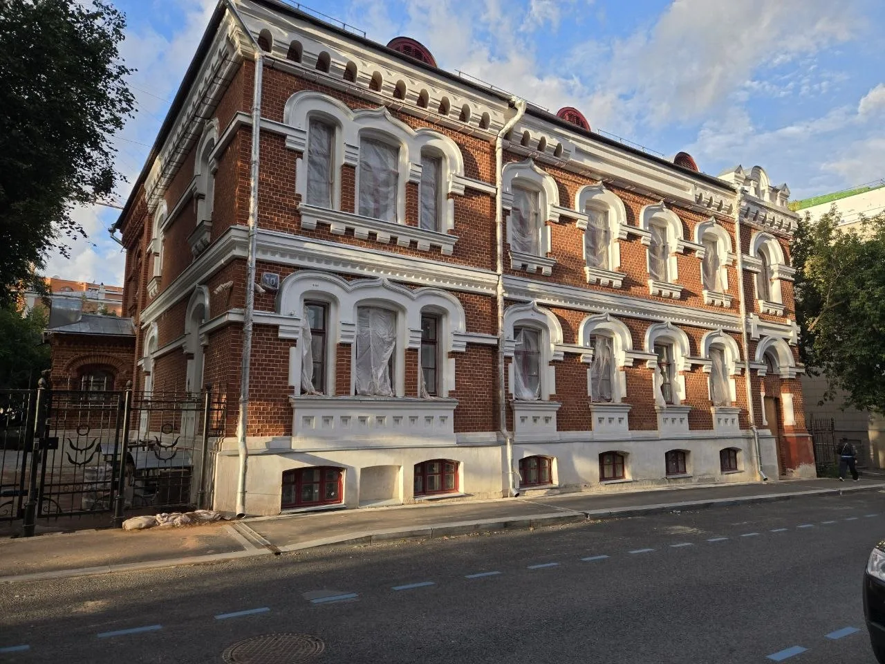 Смотрите, какая красота открывается на Большом Предтеченском. 😍