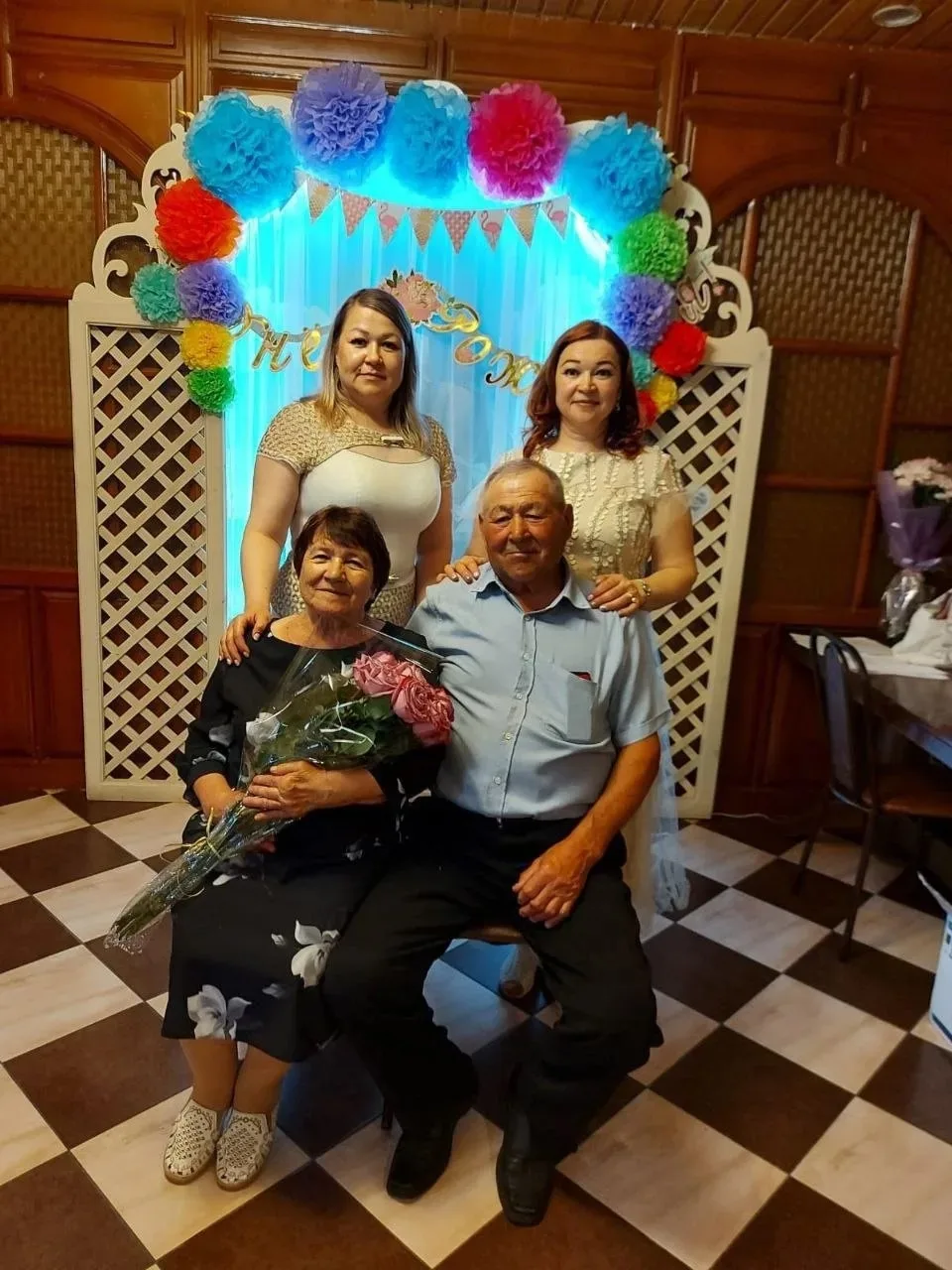 🌺Сегодня в программе "Песня в подарок" на нашем телеканале родные и близкие поздравляют: