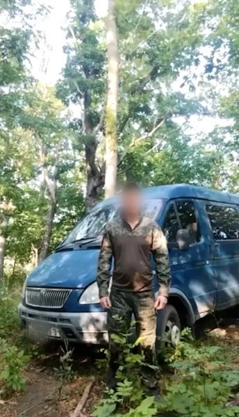 Плетение сетей, сбор средств и гуманитарной помощи, организация написания писем солдатам – сотрудник
