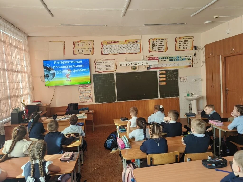 В рамках Всероссийского фестиваля "Футбол в школе" для учащихся 2-4 классов МБОУ СОШ 15 была проведе