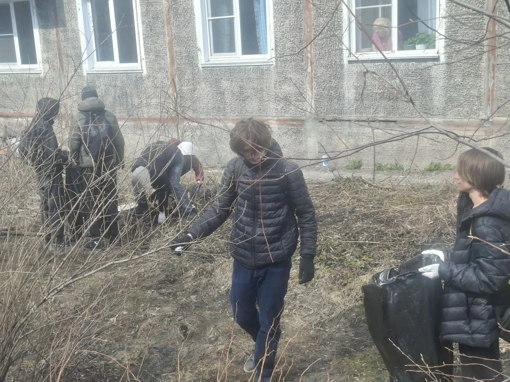 Учащиеся 🧑‍🤝‍🧑🧑‍🤝‍🧑ШКОЛЫ 25 за чистоту района❗  В стремлении сделать свой район чище объединились уч