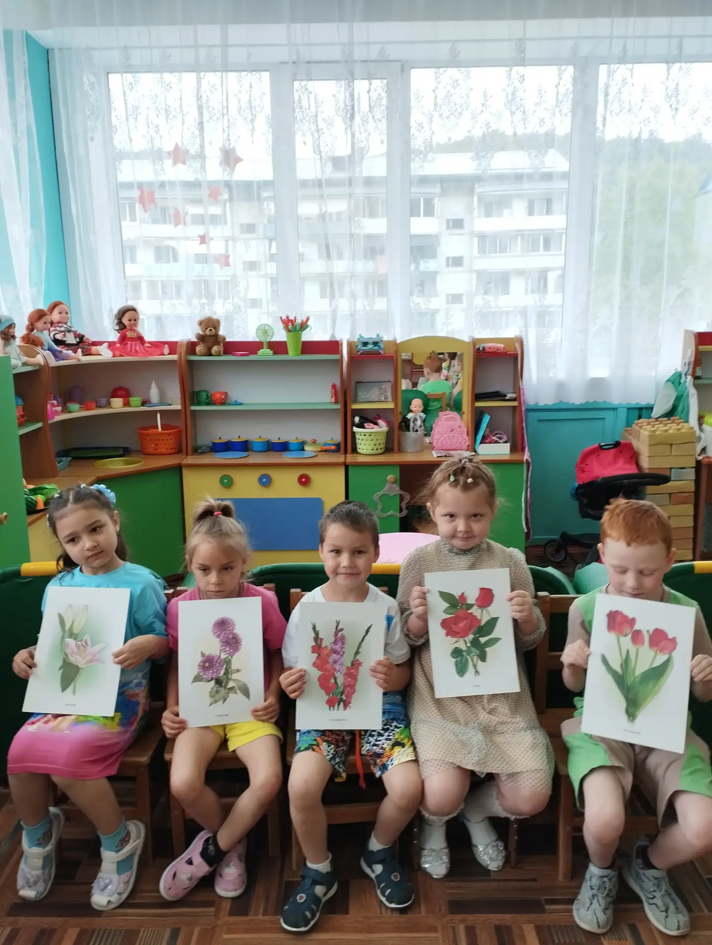 Сегодня в группе "Непоседы" царила настоящая цветочная атмосфера! Наши "Непоседы" с увл...