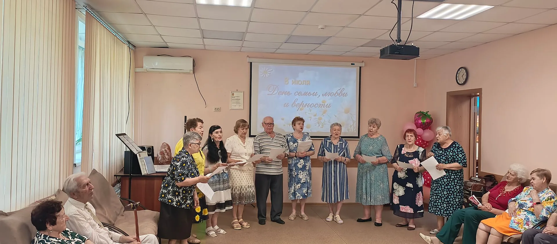 8 июля, в День семьи, любви и верности в отделении дневного пребывания Комплексного цен...