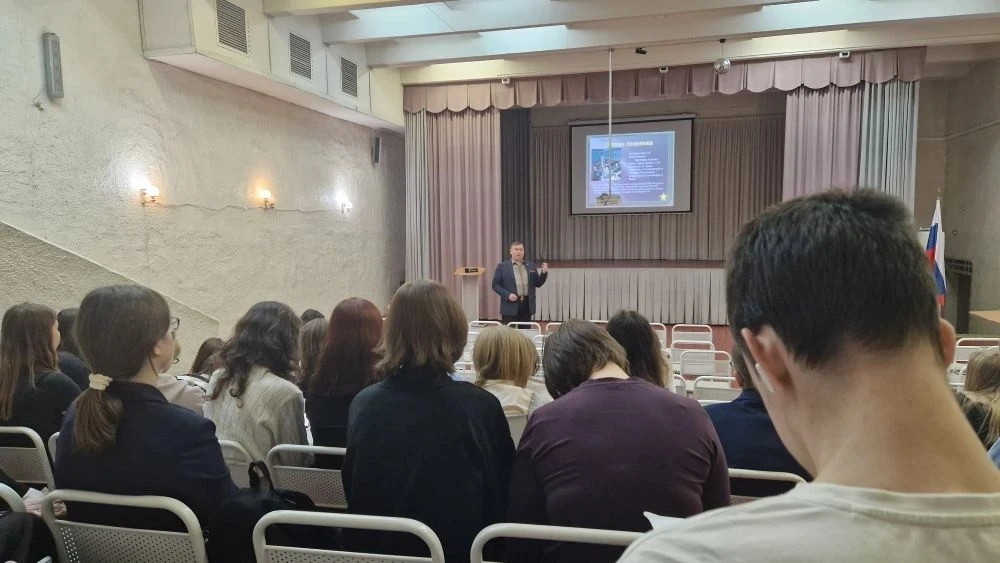 ## 🇷🇺 Урок мужества, который запомнится надолго  В нашей школе состоялся **урок мужества**, посвящён