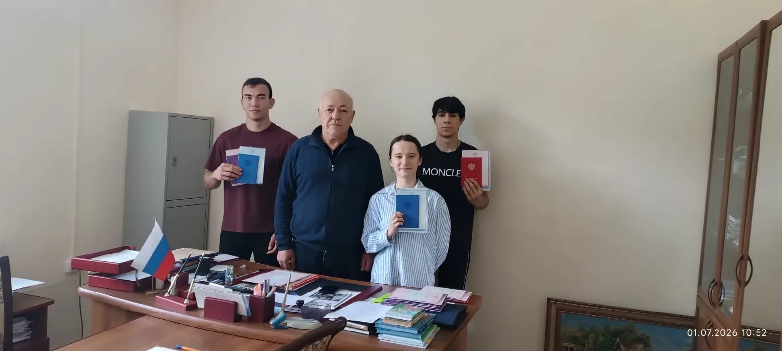🎉 Сегодня в нашей школе состоялось важное событие — торжественное вручение аттестатов выпускникам 9