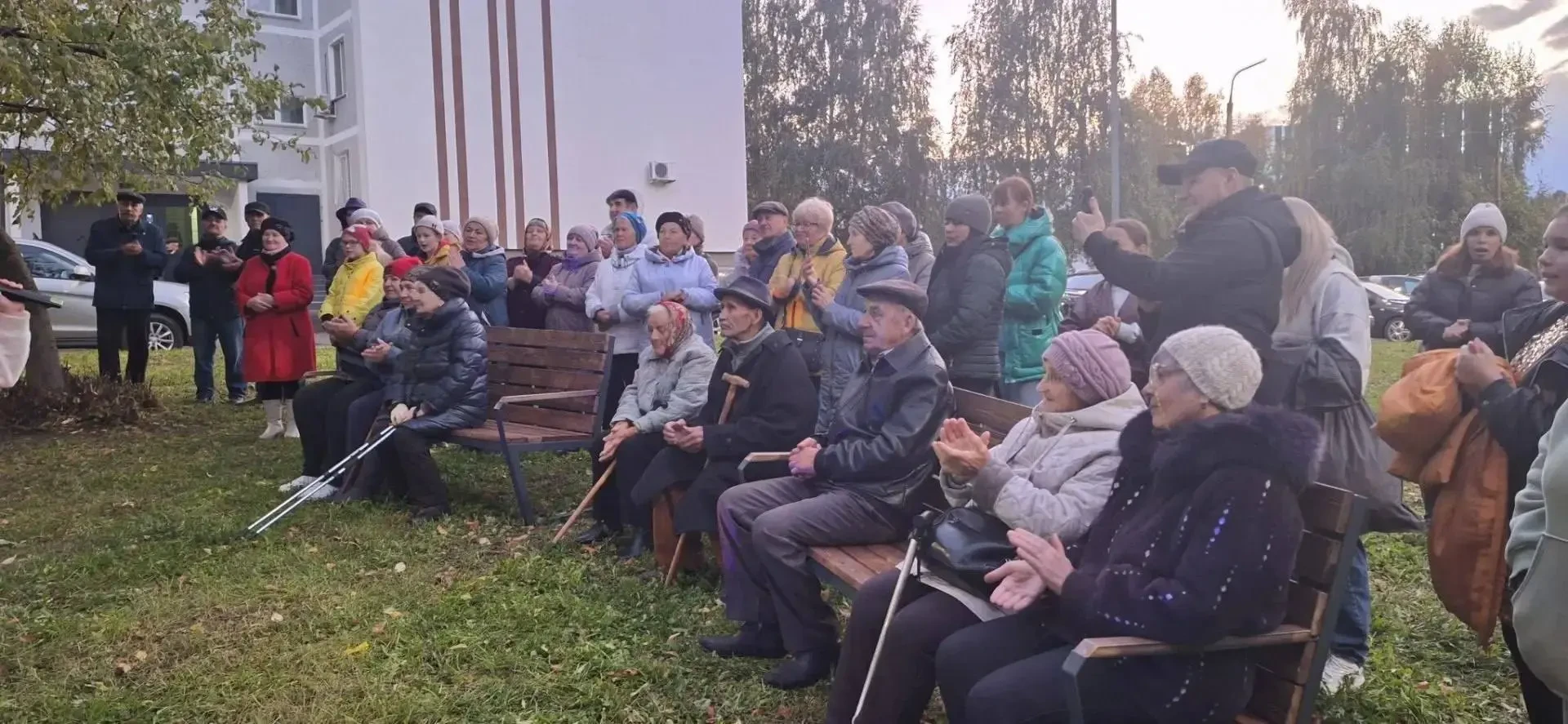 Жители дома на Бызова отпраздновали досрочный капремонт