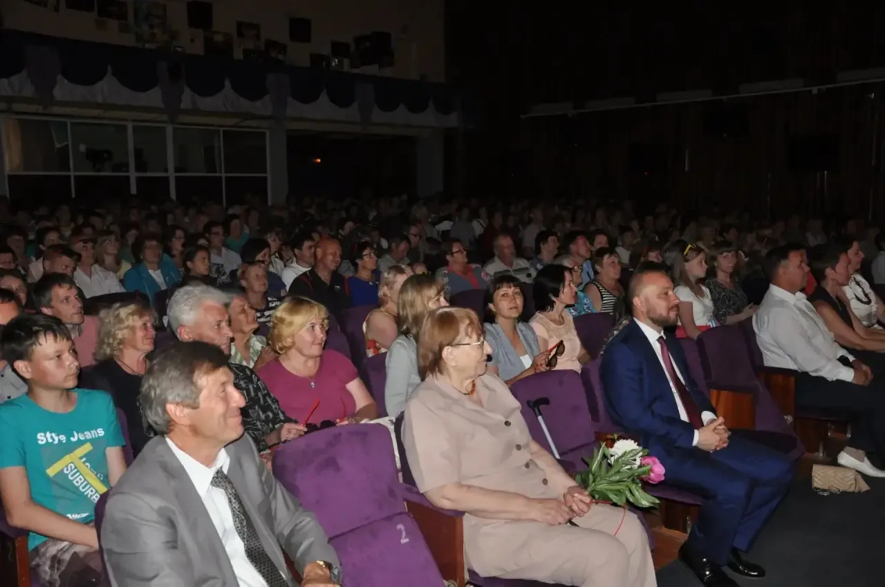 Кинозалы Дворца культуры имени И.И. Наймушина в Усть-Илимске и Дома культуры «Горняк» в...