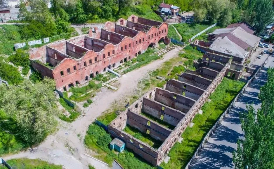Парамоновские склады в Ростове решили законсервировать вместо реставрации — склон рядом...