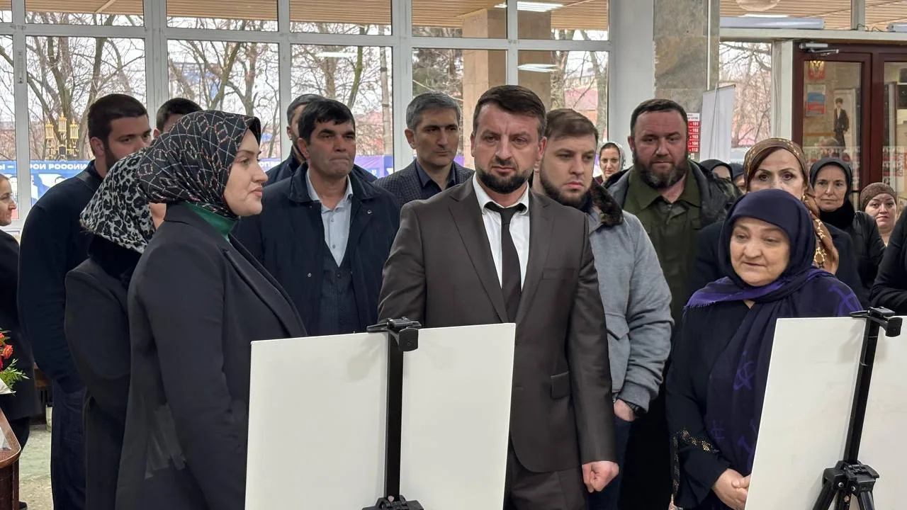 🔳В Избербаше открылась передвижная фотовыставка «Дети героев», организованная ДРОО мат...