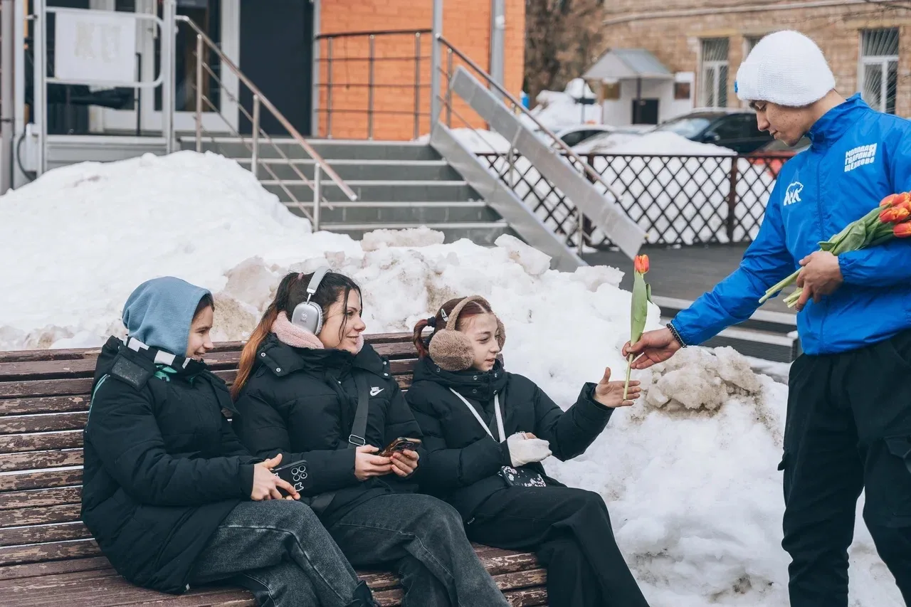 В рамках традиционного шествия и акции Молодой Гвардии Единой России «Дорогая, ты права!» прошли чер