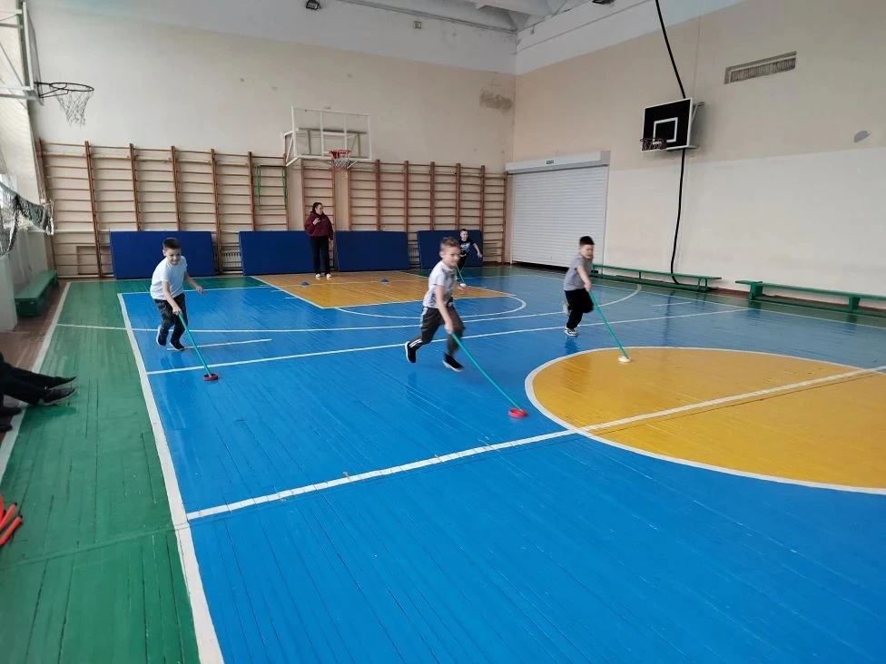 В пятницу в школьном спортивном зале царила особая атмосфера - здесь прошли захватывающие соревнован