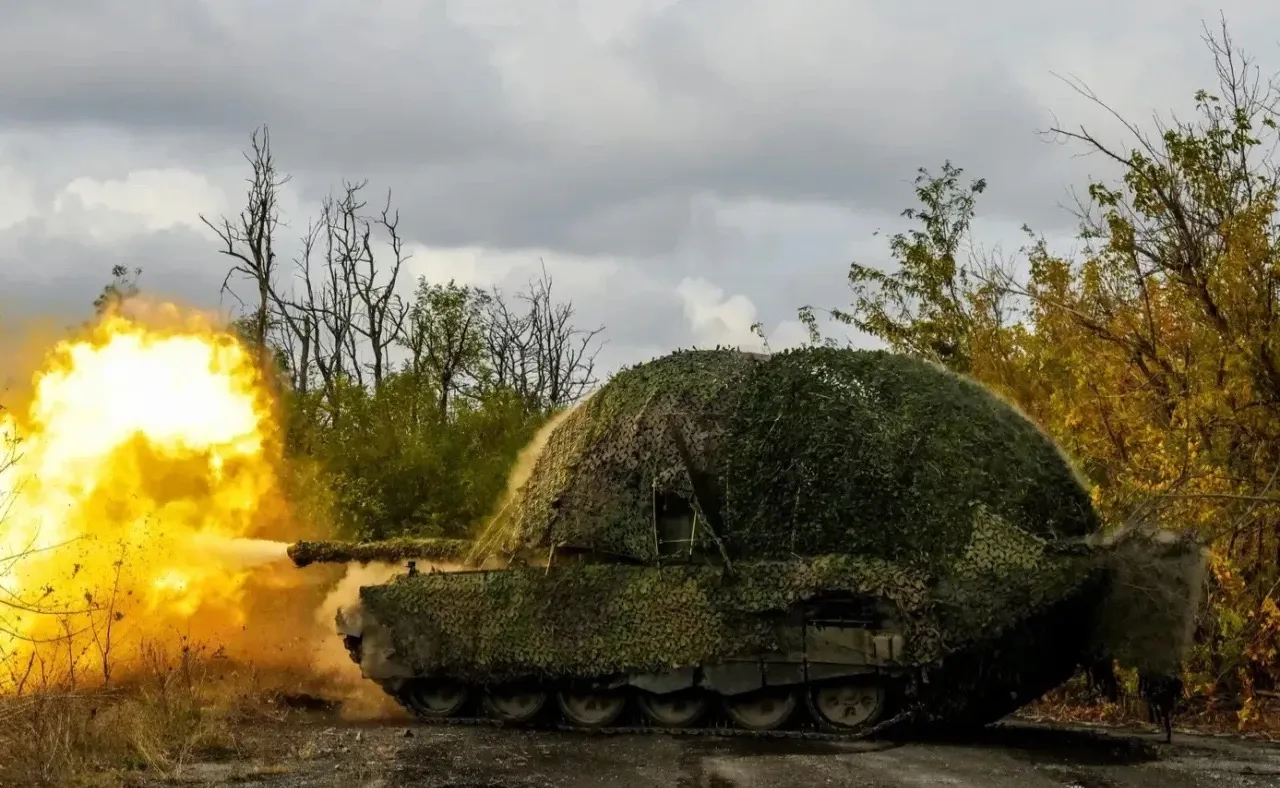 Российские танкисты уничтожили опорные пункты ВСУ в окружении под Харьковом, сообщили в...