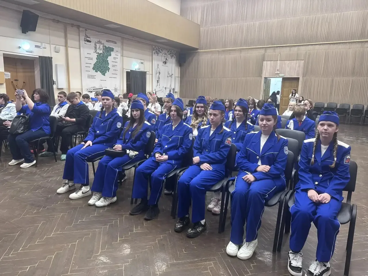 Участники объединения «Дорожный дозор» лучшие в региональном квизе!👮🏻‍♀  В рамках празднования 53-ле