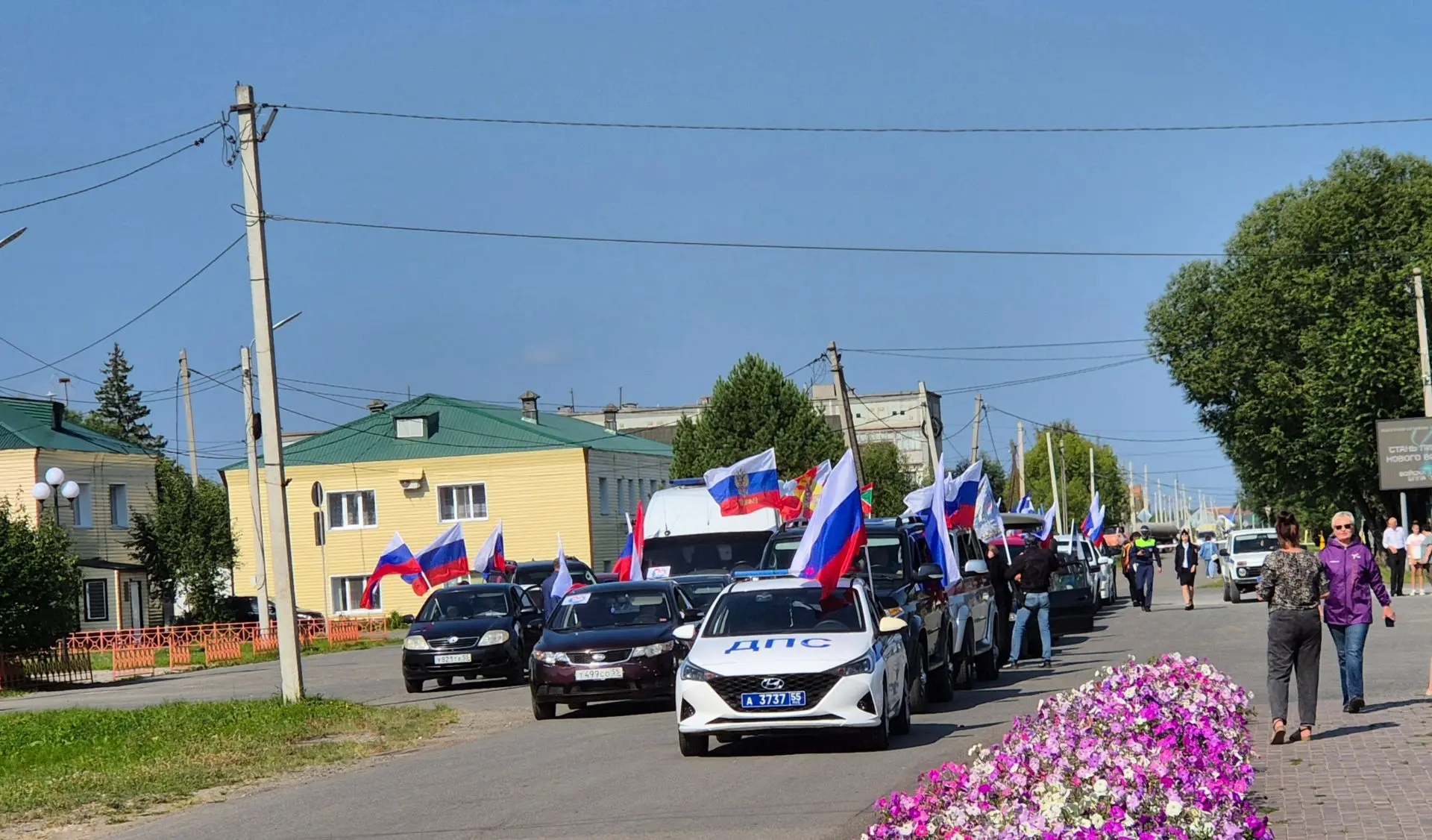 АВТОПРОБЕГОМ «ZаРОССИЮ» ОТМЕТИЛИ НАЗЫВАЕВЦЫ ДЕНЬ ФЛАГА