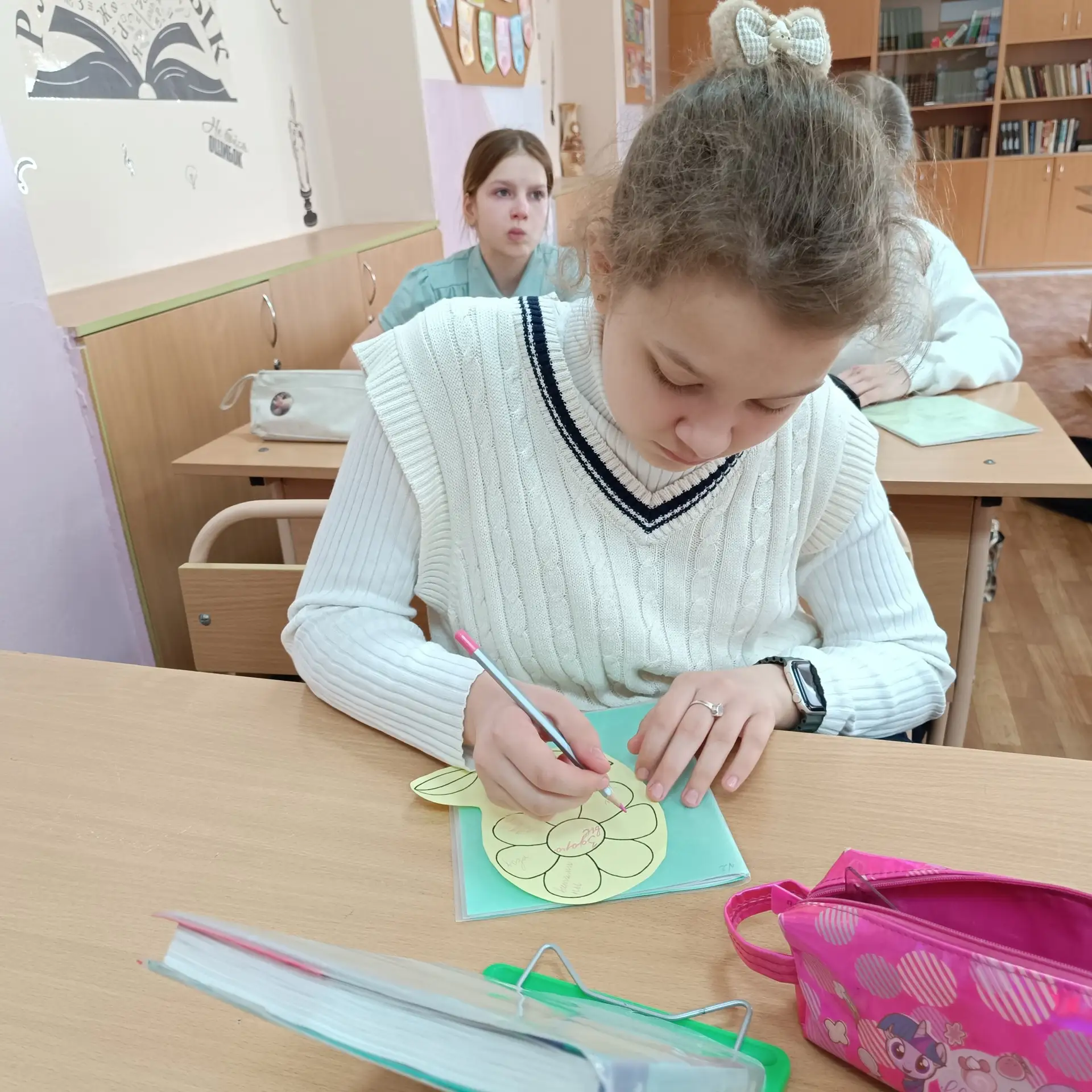 Здравствуйте! Вас приветствует наш 5-А класс.  🤝🤝Что такое «Здравствуй?» -  Лучшее из слов,👍  ☀Потом