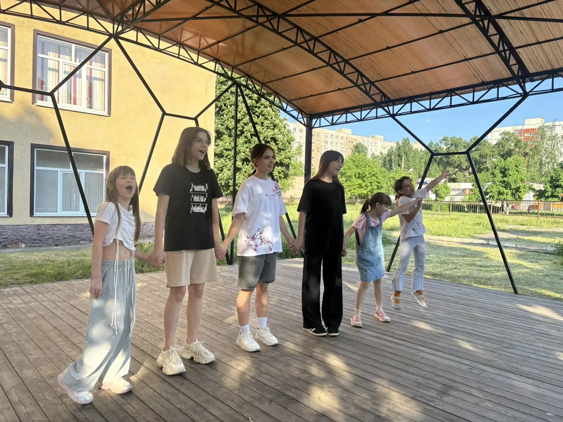 Лето — это не просто время года, это состояние души и ритм самых зажигательных хитов! 🎶☀️