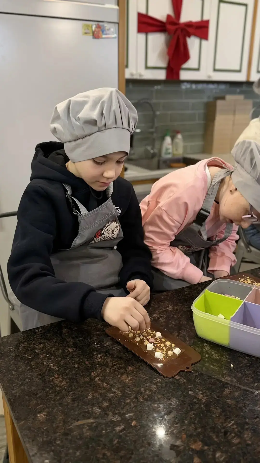 🍫Недавно учащиеся 4 «В» класса совершили незабываемую экскурсию на кондитерскую фабрику «Viva Choco»