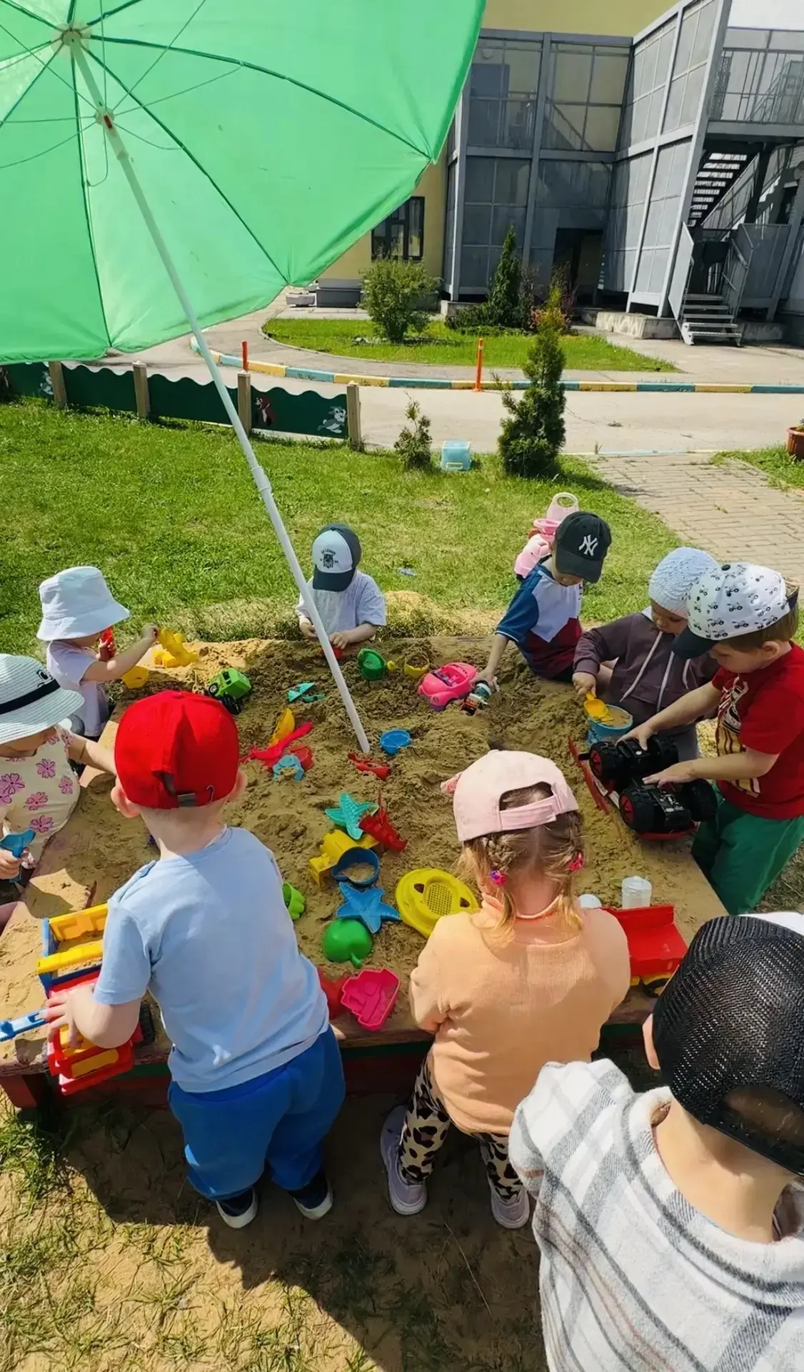 Солнце, лето, песок и беззаботное детство🌸
Кажется, нет ничего лучше, чем наблюдать, как в группе «