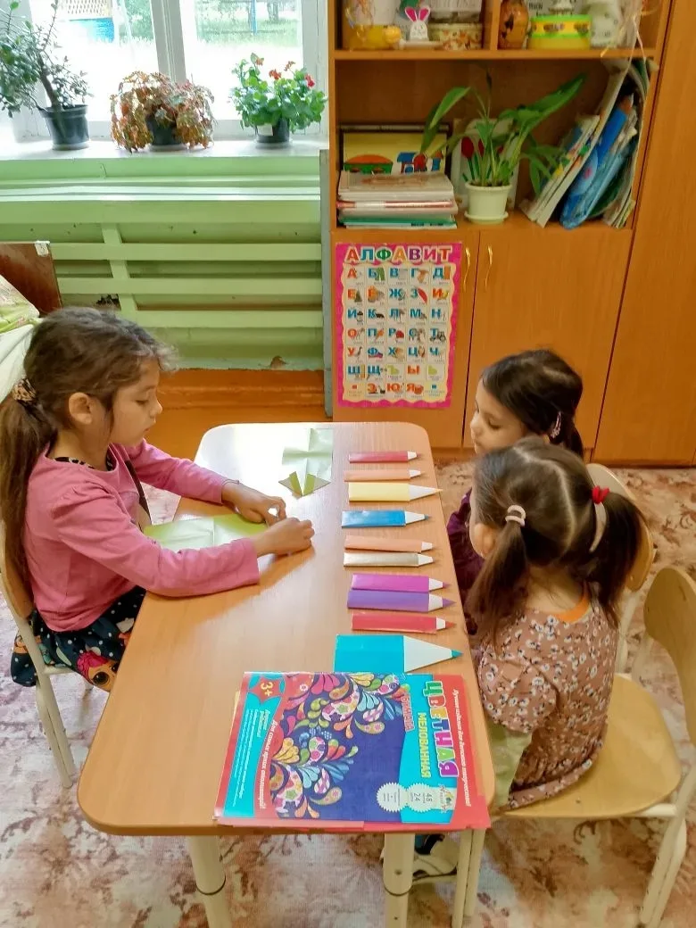 Закладка "Карандаш" для книги в подарок без ножниц и клея.