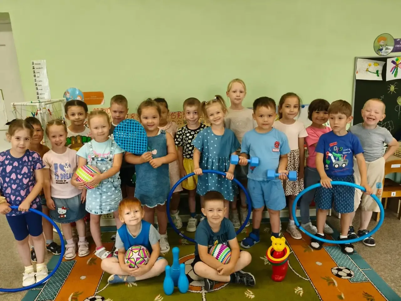 Голубой день в саду: наши любимые игры 💙