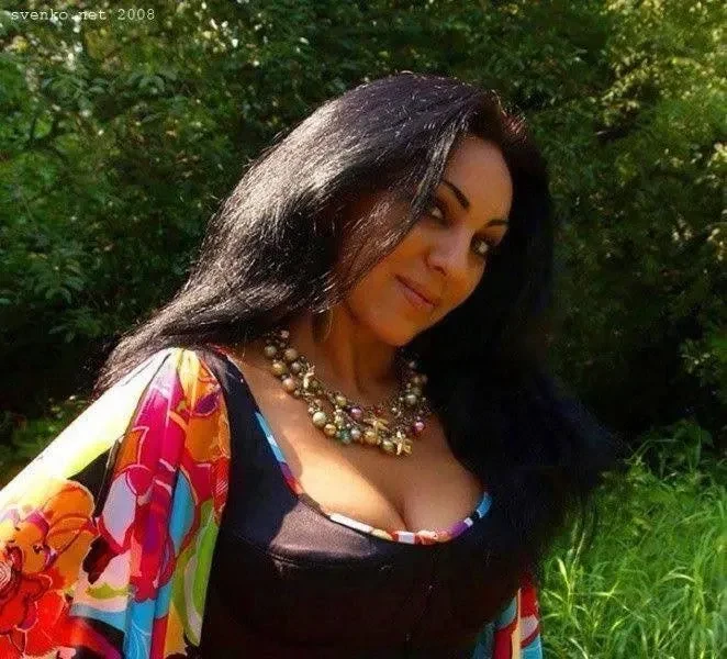 Улетая в отпуск с мужем начальницы, счастливая женщина ждала его в аэропорту. Вдруг к е...