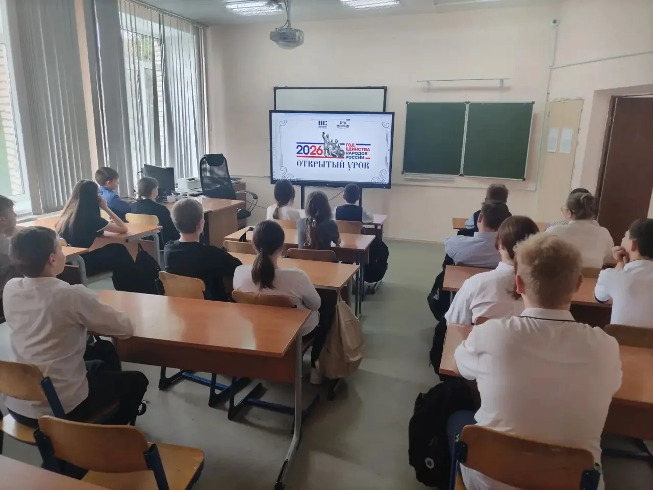 🎉 Сегодня в МБОУ СОШ №8 прошёл Открытый урок в формате онлайн-трансляции на тему «Год ...