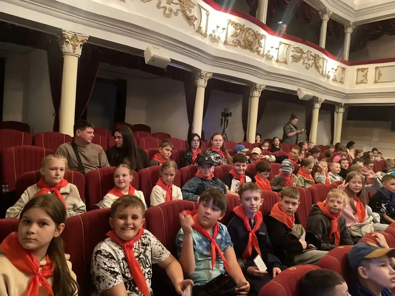 Сегодня, 3 июня, наш пришкольный лагерь превратился в настоящую волшебную страну. Четвертый день сме