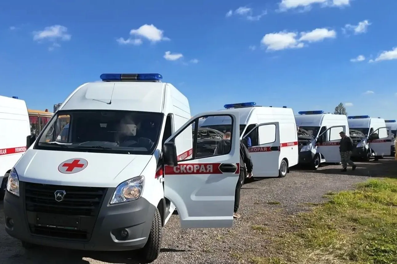 Сегодня, 18 сентября, в Иркутскую область доставили 15 автомобилей скорой медицинской п...