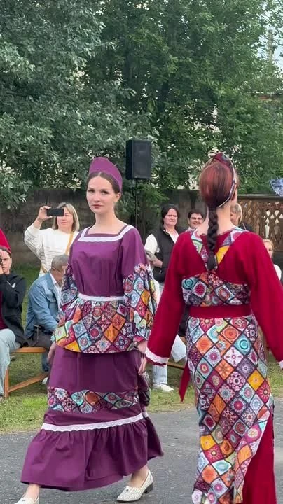 В музейном парке Конкурс «Городские модницы и модники» побил все мыслимые рекорды - такого количеств