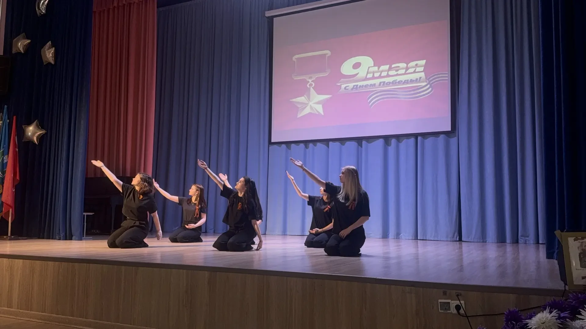 ⭐ Память, которую мы храним!»   🎖️🏵️ Сегодня стены нашей школы наполнились звуками песен военных лет